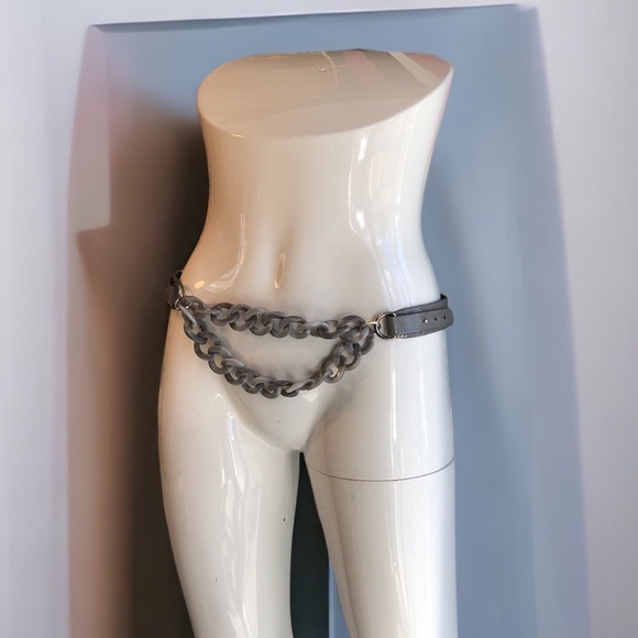 Trendy Patent and Chunky Chain Belt - Picture 1 of 12